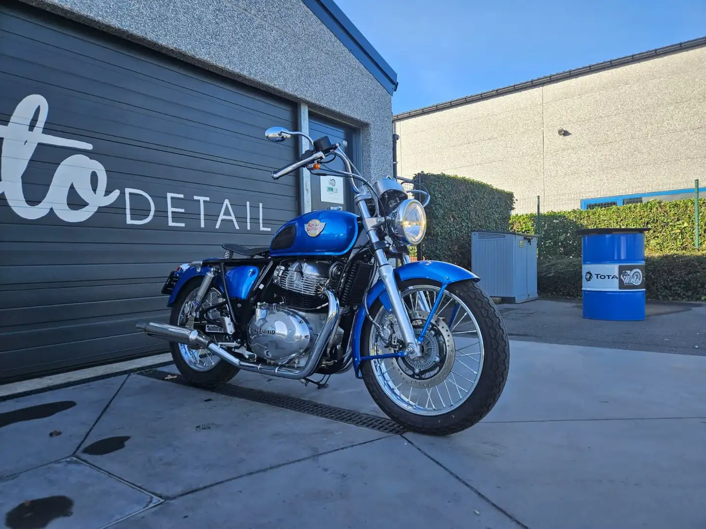 Royal Enfield Interceptor Custom Bleu - 1