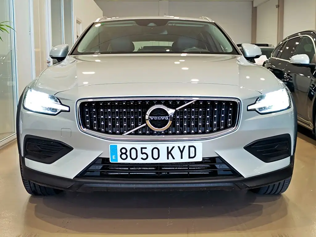 Volvo V60 Cross Country 2019 из Европы — купить под ключ