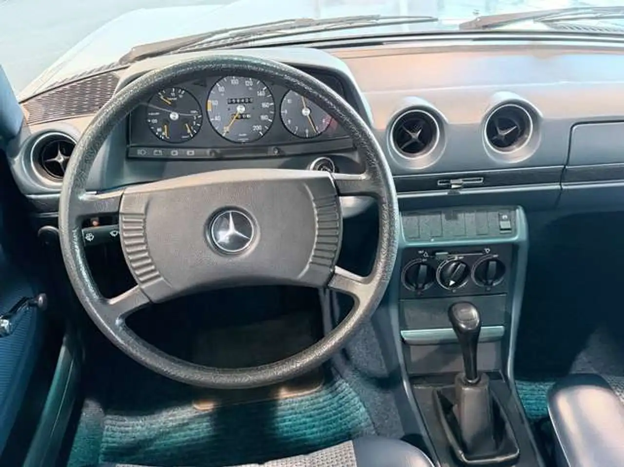 Mercedes-Benz 200 W123 / 1e eigenaar! / Belgische auto, foto 10