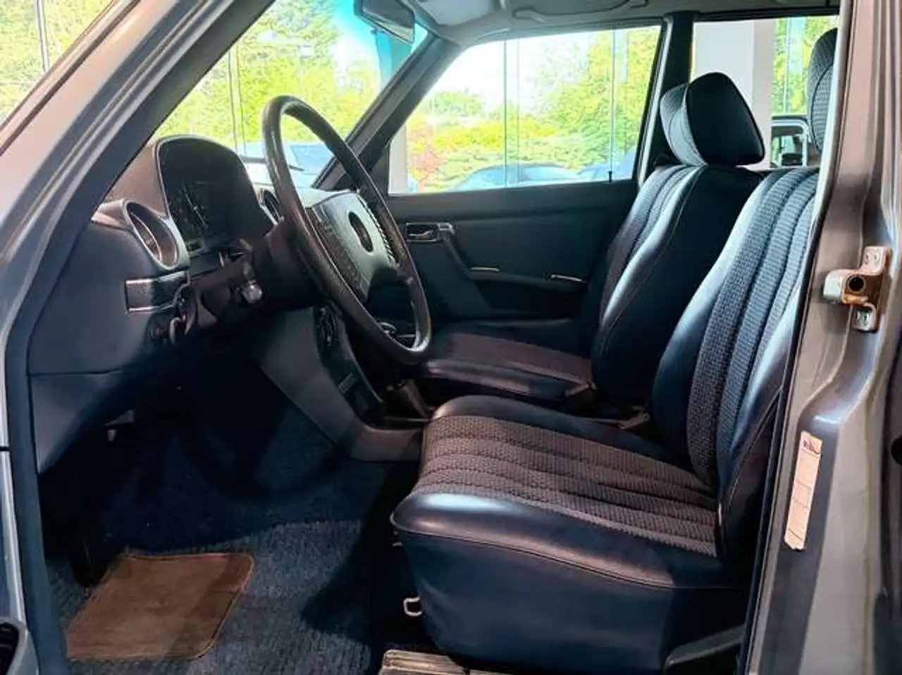 Mercedes-Benz 200 W123 / 1e eigenaar! / Belgische auto, foto 6
