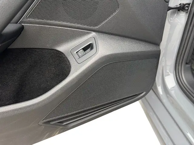 Volkswagen Passat view 11
