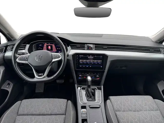 Volkswagen Passat view 8
