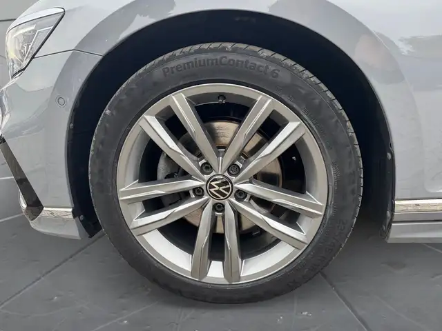 Volkswagen Passat view 15