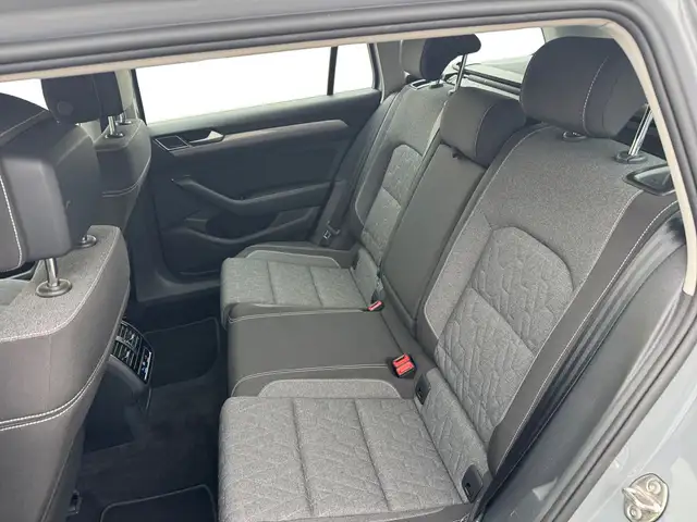 Volkswagen Passat view 10