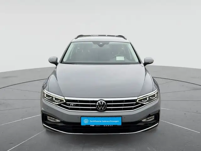 Volkswagen Passat view 2