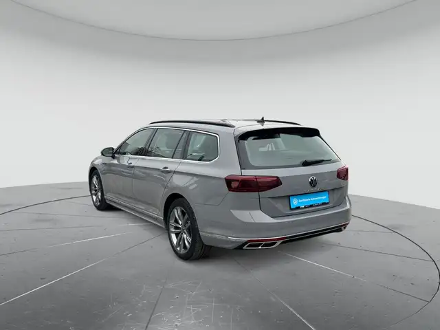 Volkswagen Passat view 3