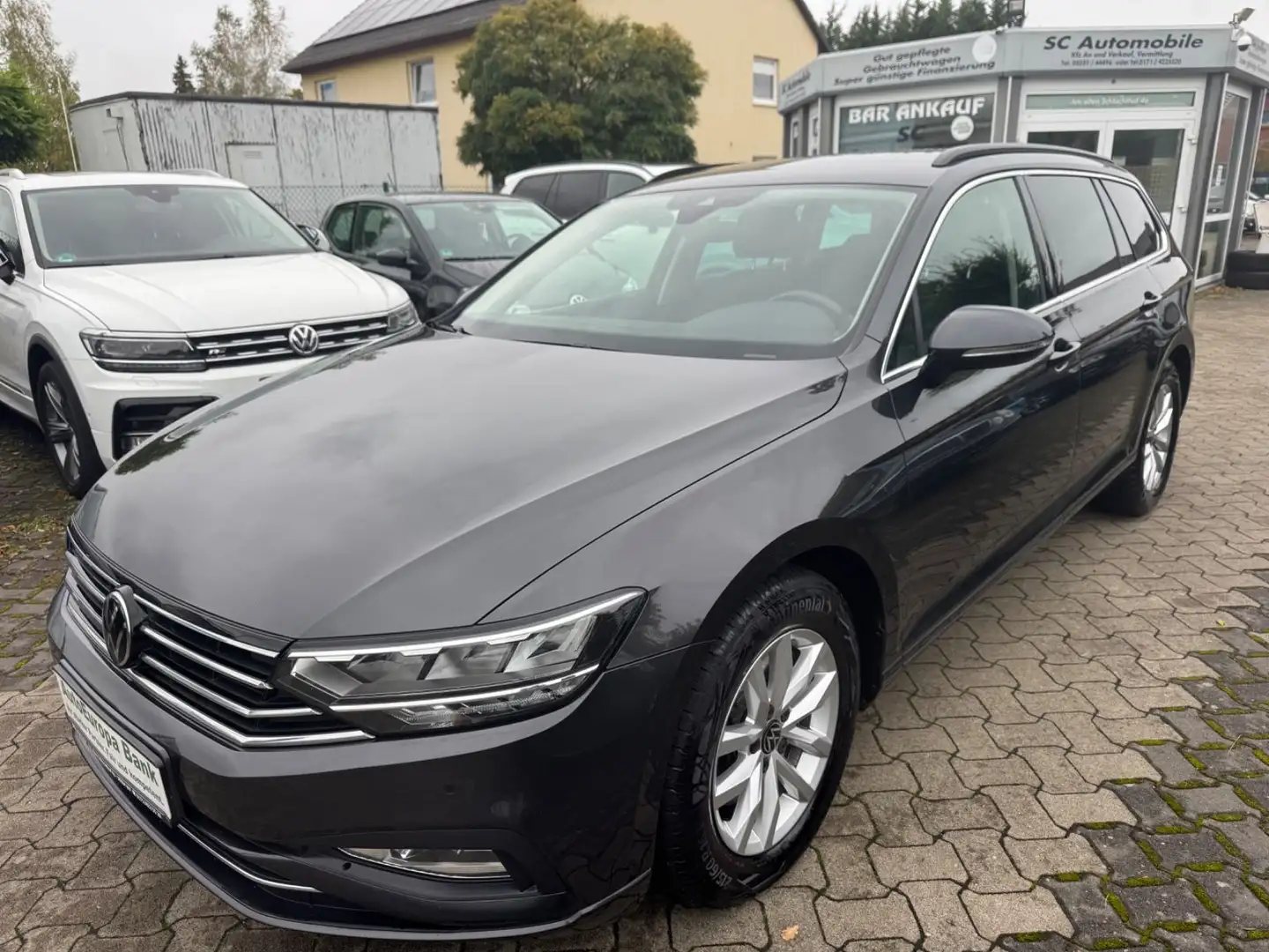 Volkswagen Passat Variant Business 2,0 TDI SCR DSG Schwarz - 1