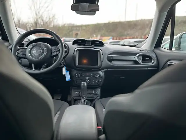 Jeep Renegade view 23