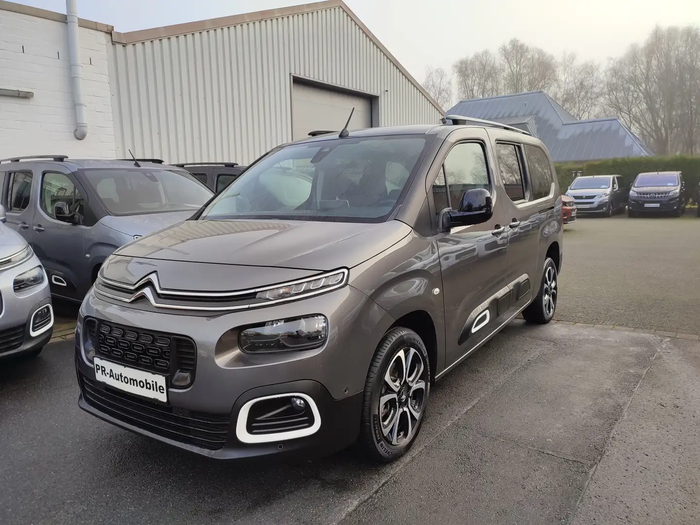 Citroen Berlingo XL 7-Sitzer 130 EAT8 SHINE Navi+Cam Grau - 1