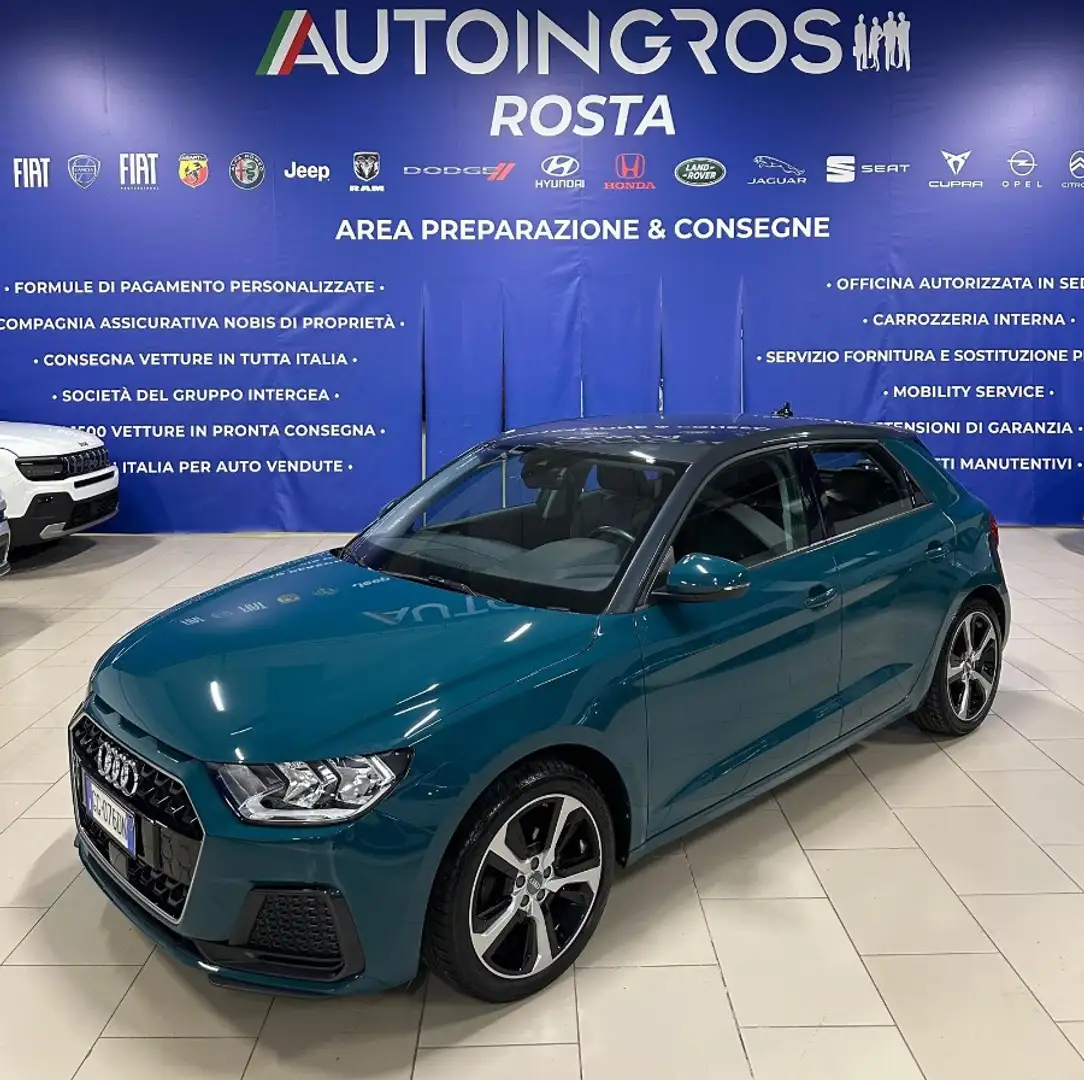 Audi A1 Sportback 25 1.0 tfsi Identity Black Verde - 1