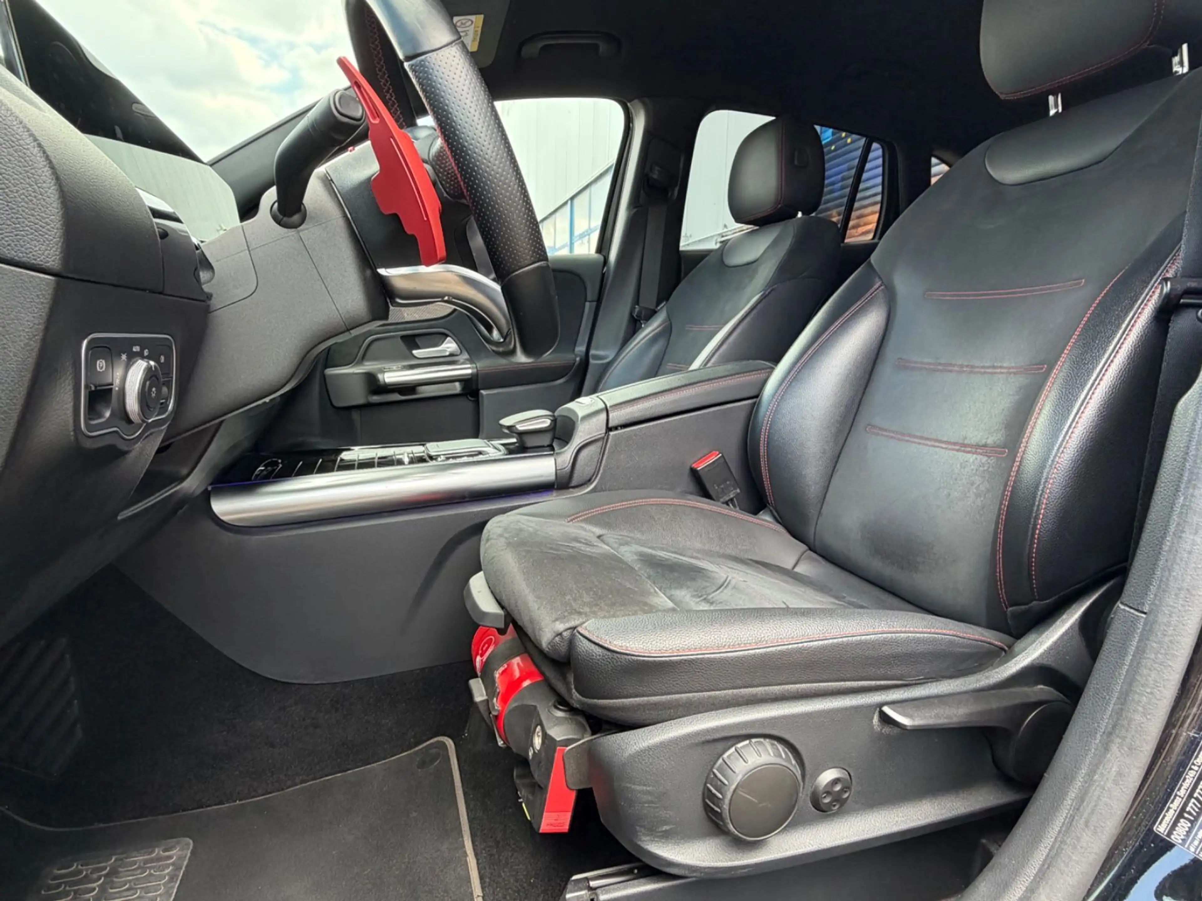 Mercedes-Benz GLA 180 d AMG /Widescreen/Ambiente/Night/1 Hand — photo 10