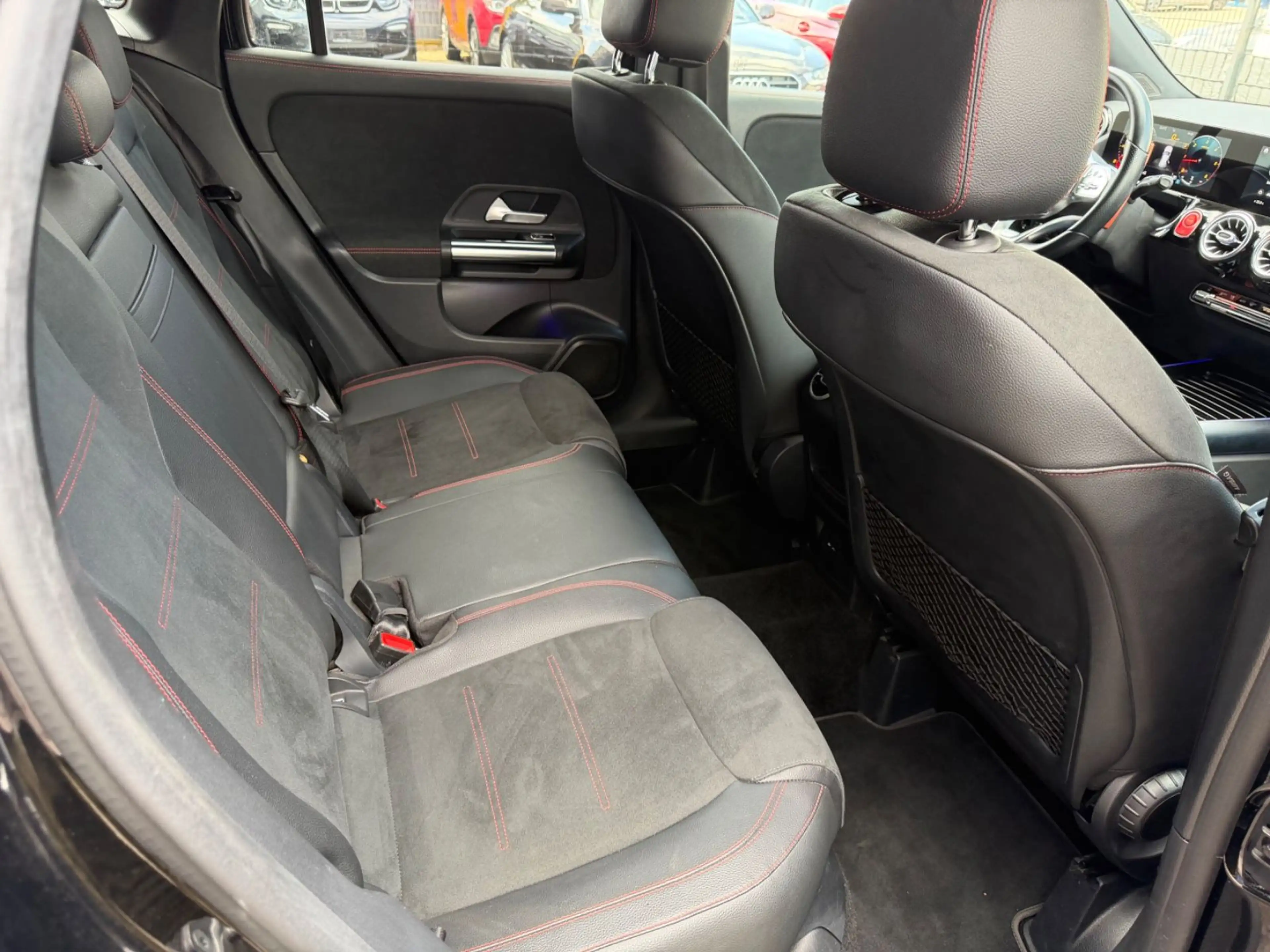 Mercedes-Benz GLA 180 d AMG /Widescreen/Ambiente/Night/1 Hand — photo 14