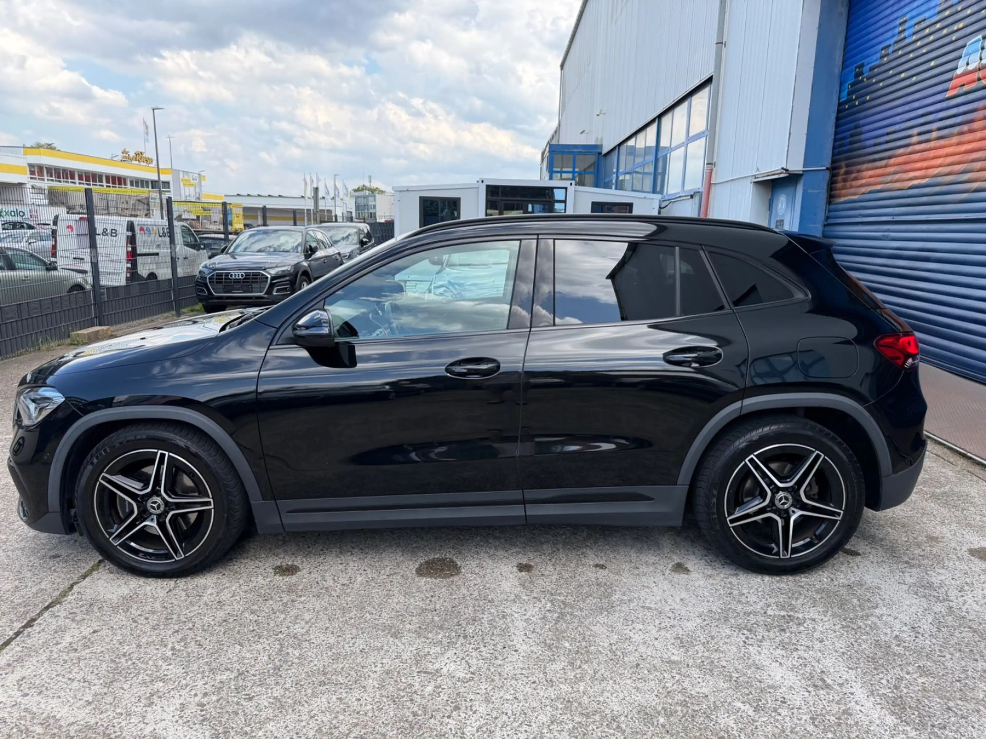 Mercedes-Benz GLA 180 d AMG /Widescreen/Ambiente/Night/1 Hand — photo 4