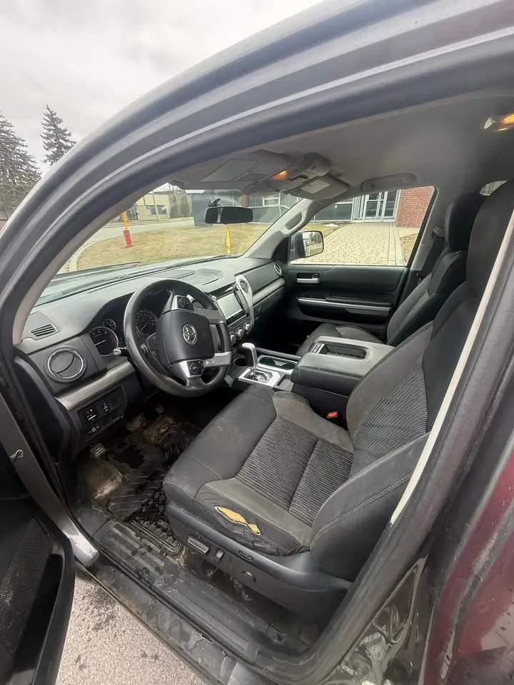 Toyota Tundra снимка Toyota Tundra
