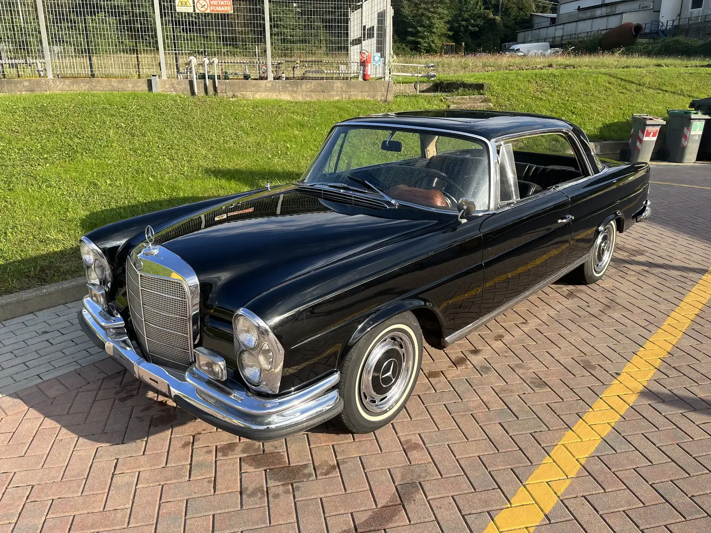 Mercedes-Benz 220 se coupe W111 - 1