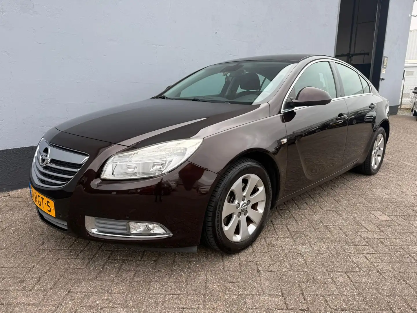 Opel Insignia 1.6 T Edition Braun - 1
