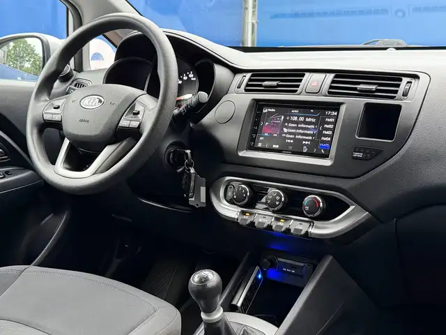 Kia Rio view 11