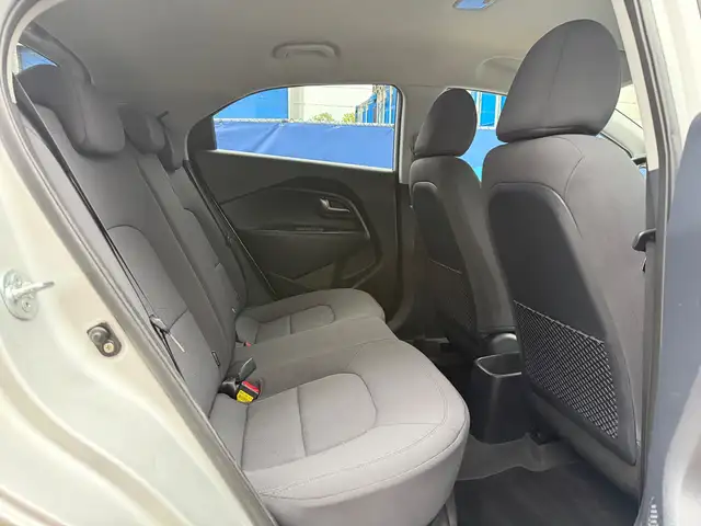 Kia Rio view 10
