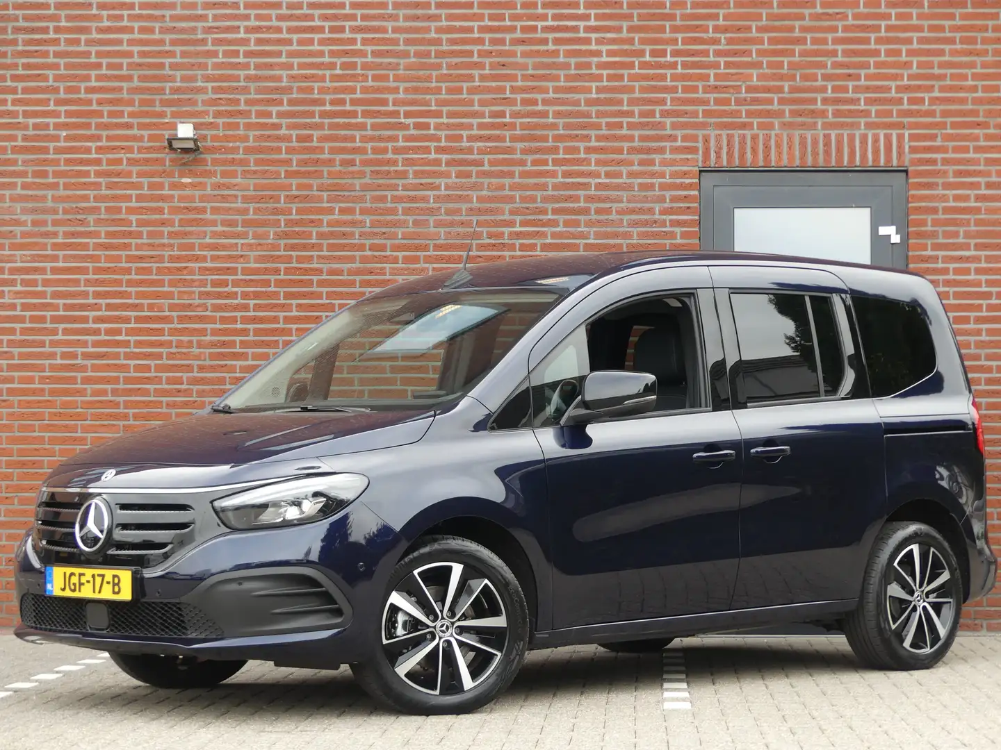 Mercedes-Benz EQT Tourer 200 L1 Premium Plus 45kWh Led/Leer/Camera/P Blau - 1