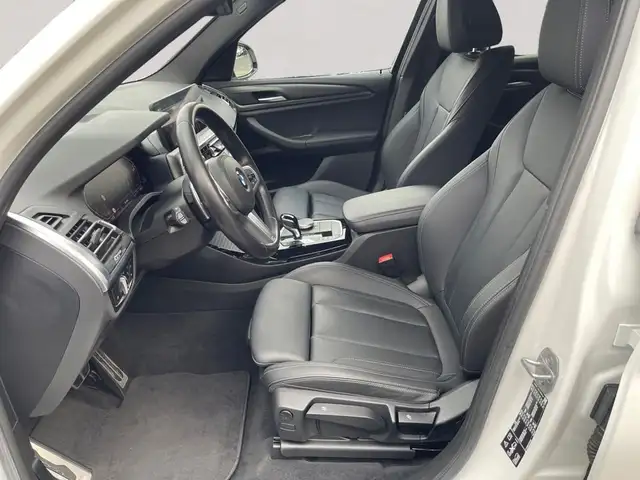 BMW X3 view 10