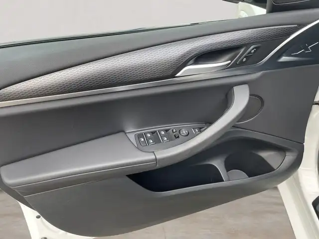 BMW X3 view 9