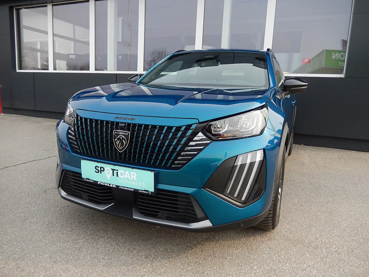 Peugeot 2008 1,2 PureTech 100 S&S Allure 6-Gang-Manuell Blau - 1