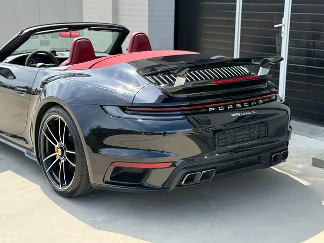 Porsche 911 view 12
