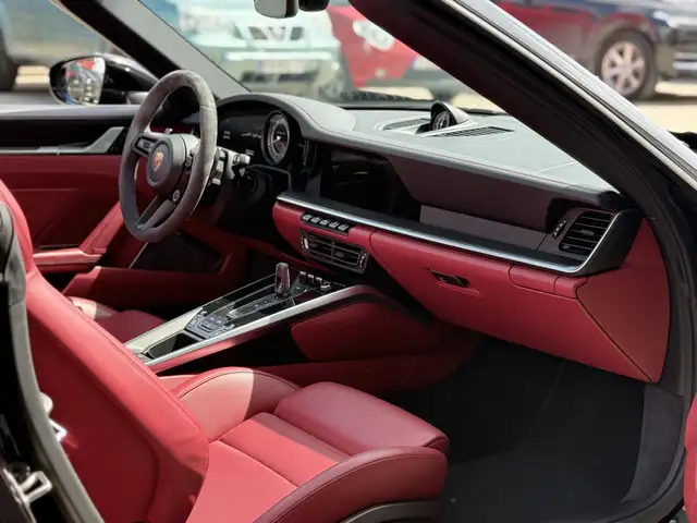 Porsche 911 view 15