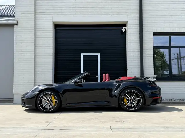 Porsche 911 view 7