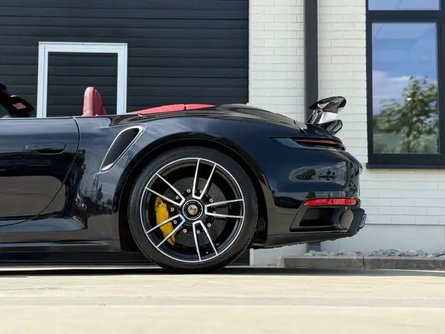 Porsche 911 view 9