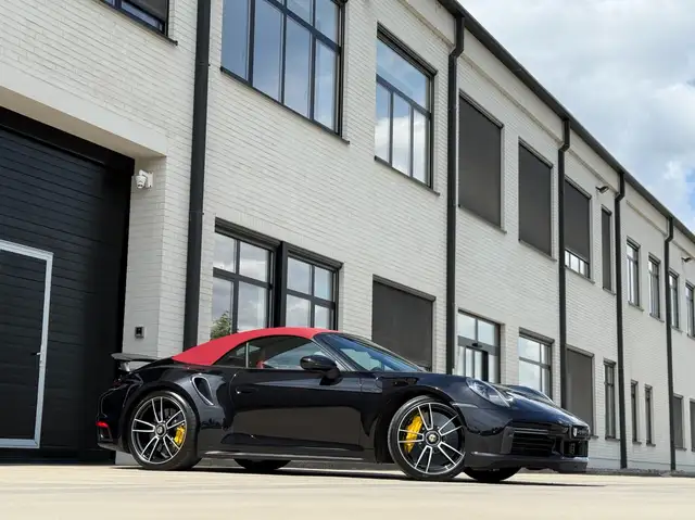 Porsche 911 view 4