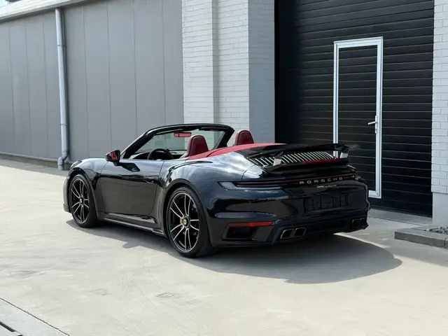 Porsche 911 view 10