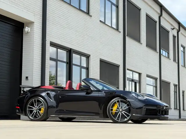 Porsche 911 view 3