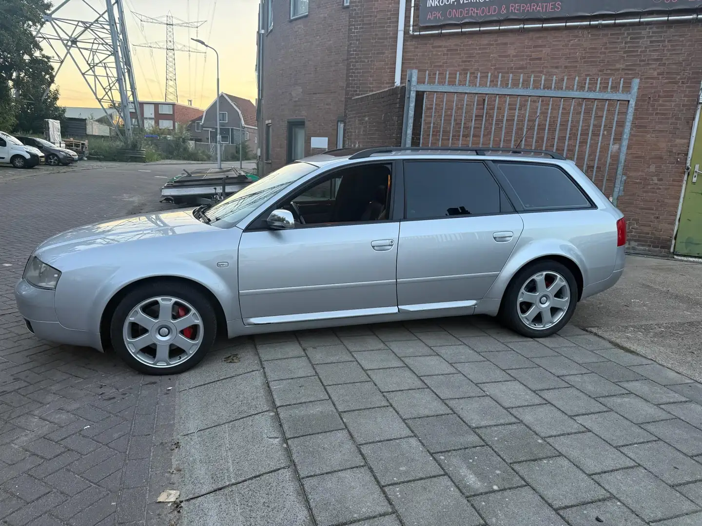 Audi A6 Avant 4.2 V8 quattro S6 Advance Grijs - 2