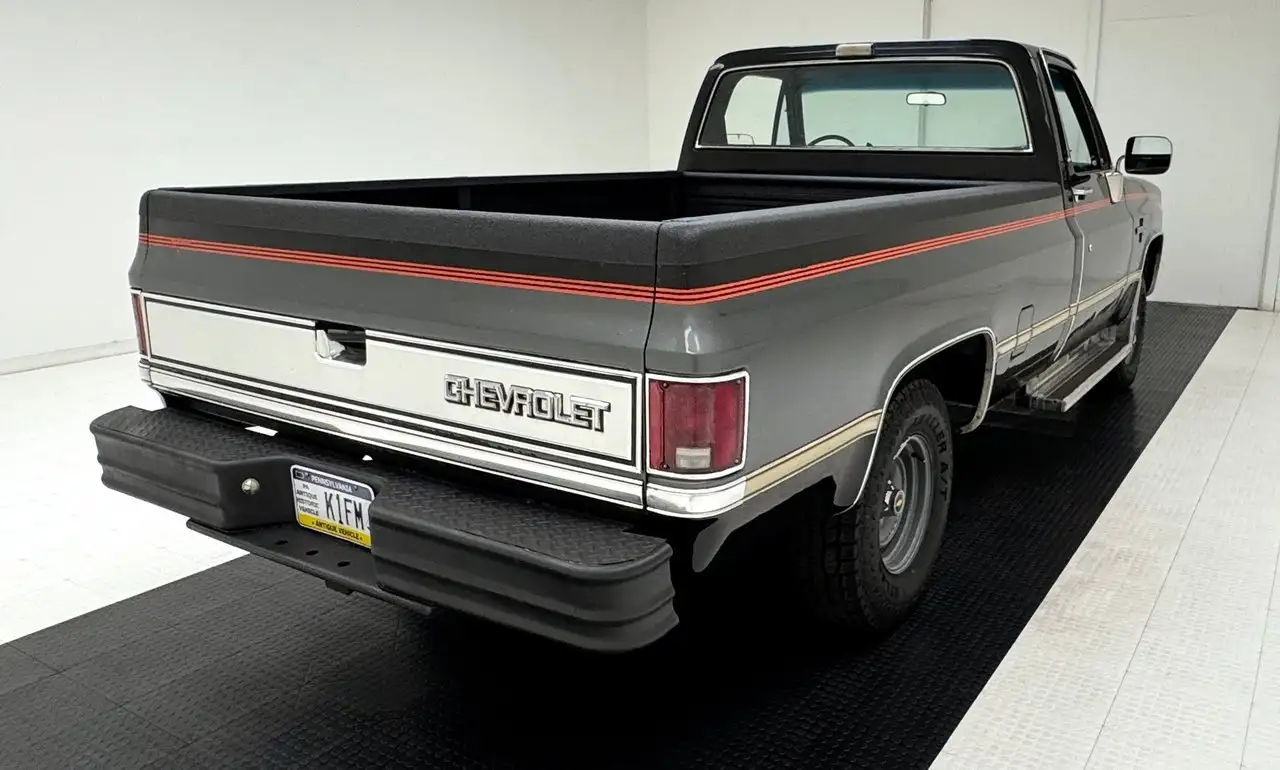 Chevrolet C10 Silverado 4x2 Long Bed Pickup, foto 5