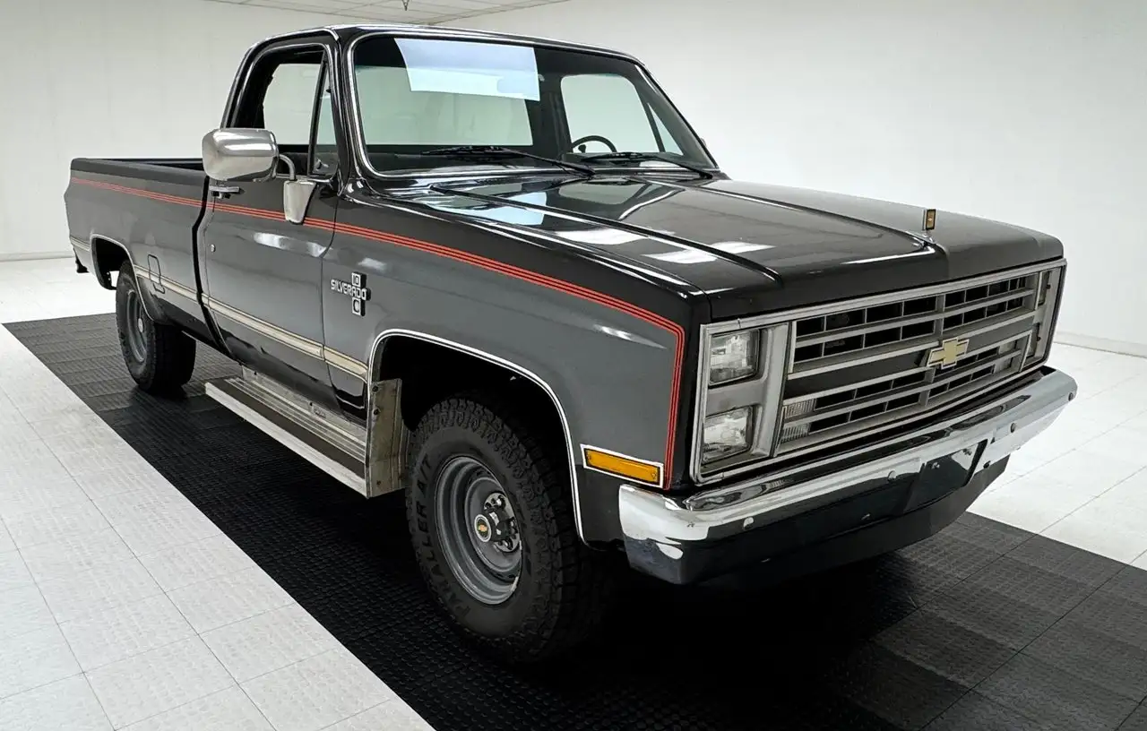 Chevrolet C10 Silverado 4x2 Long Bed Pickup, foto 7