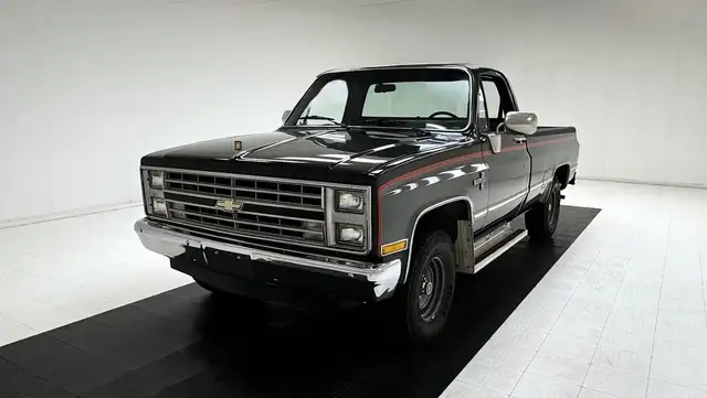 Chevrolet C10 Silverado 4x2 Long Bed Pickup