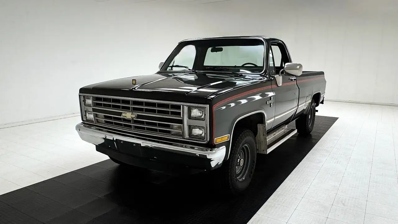 Chevrolet C10 Silverado 4x2 Long Bed Pickup, foto 1