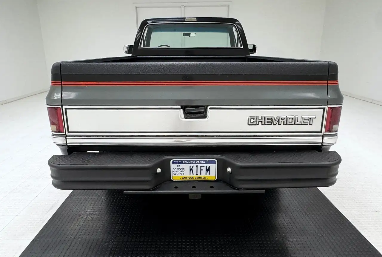Chevrolet C10 Silverado 4x2 Long Bed Pickup, foto 4