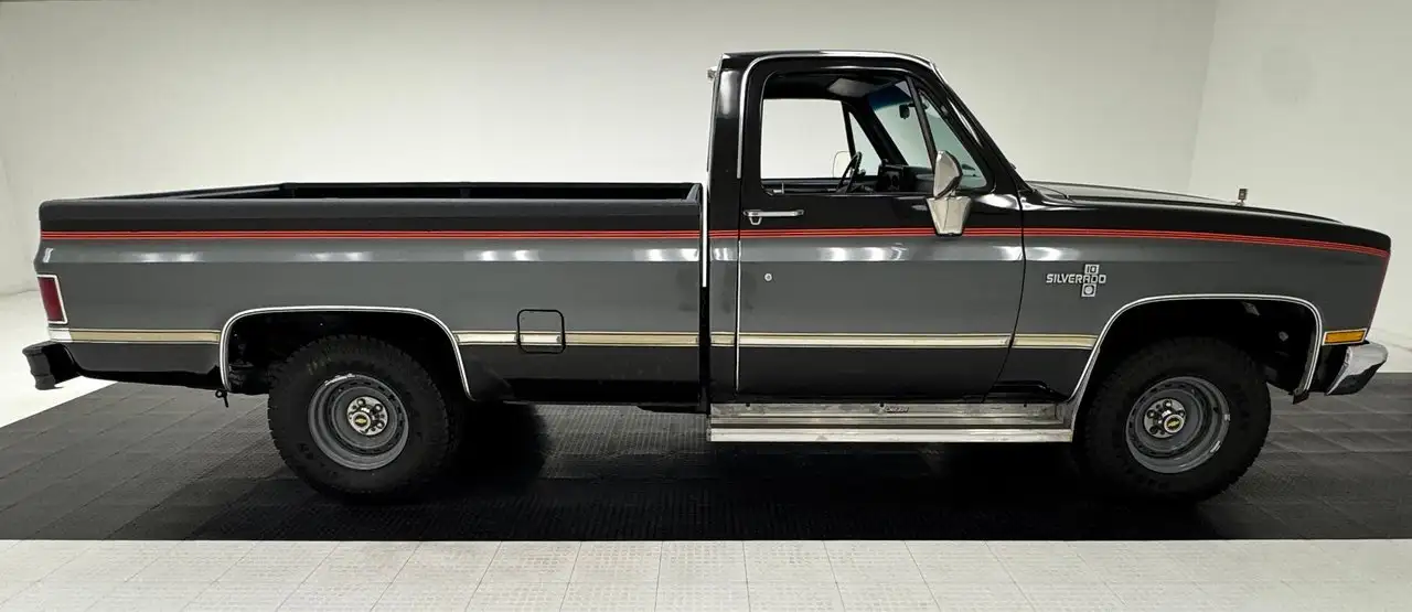 Chevrolet C10 Silverado 4x2 Long Bed Pickup, foto 6