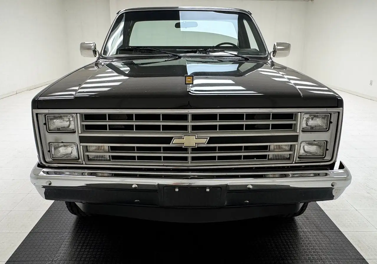 Chevrolet C10 Silverado 4x2 Long Bed Pickup, foto 8