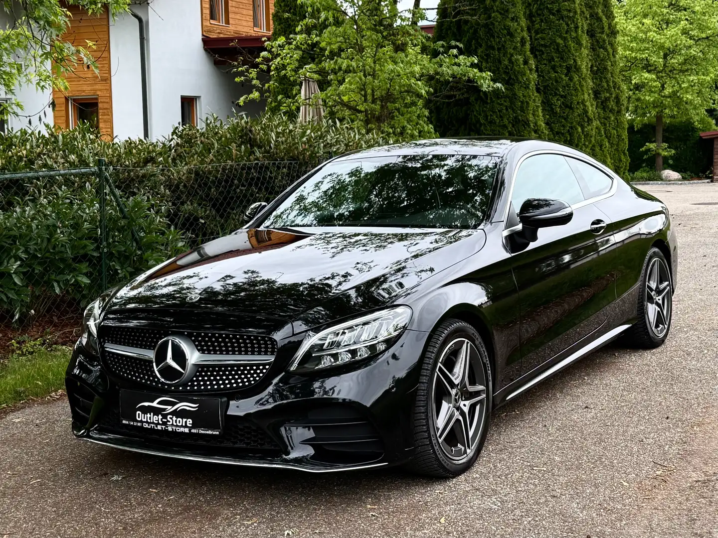 Mercedes-Benz C 220 d  coupe Aut.*AMG-Line*1.Besitz*Neuwertig*ARBÖ* Schwarz - 1