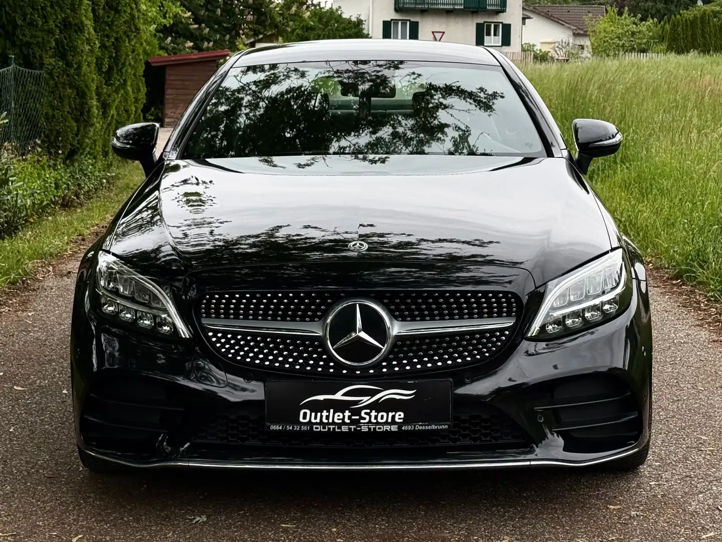 Mercedes-Benz C 220 d  coupe Aut.*AMG-Line*1.Besitz*Neuwertig*ARBÖ* Schwarz - 2
