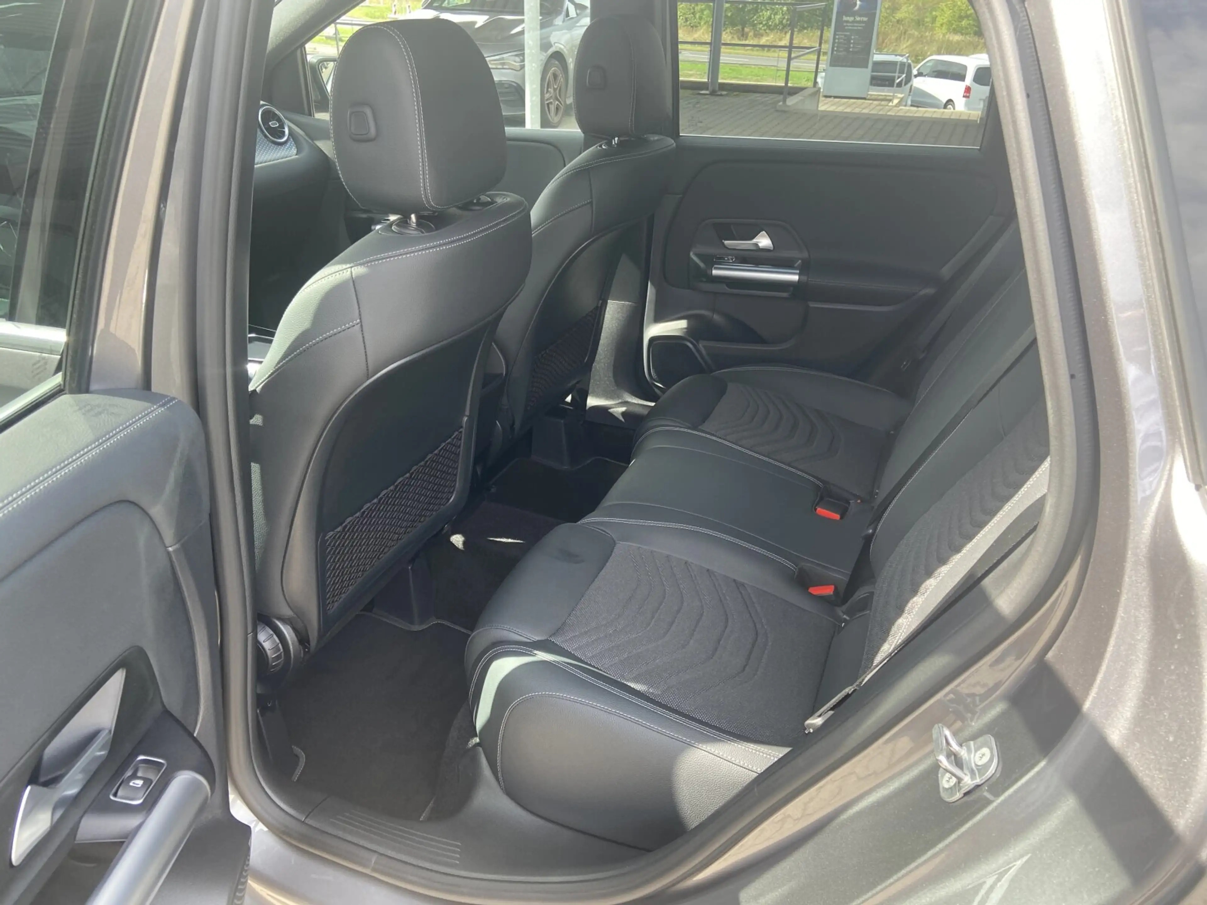 Mercedes-Benz B 180 B 180 Progressive+Advanced+Standheizung+CarPlay+ — photo 15