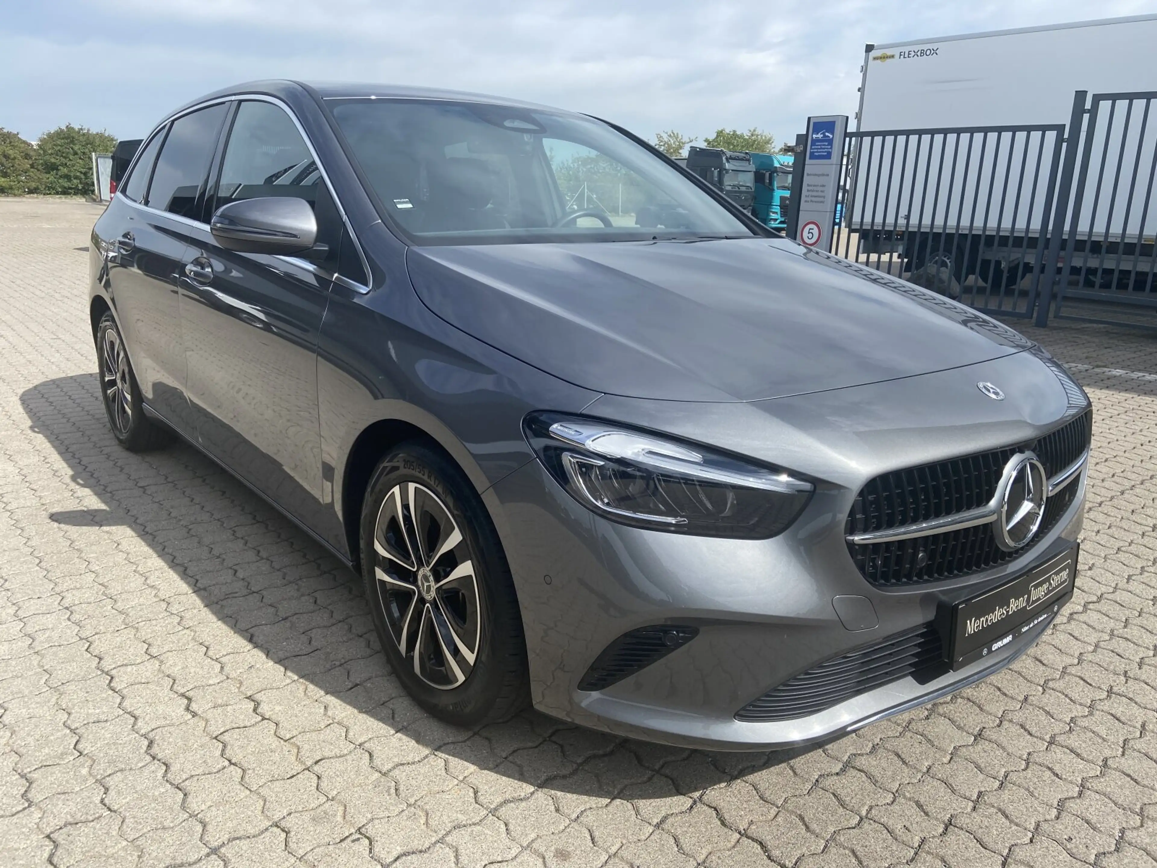 Mercedes-Benz B 180 B 180 Progressive+Advanced+Standheizung+CarPlay+ — photo 4