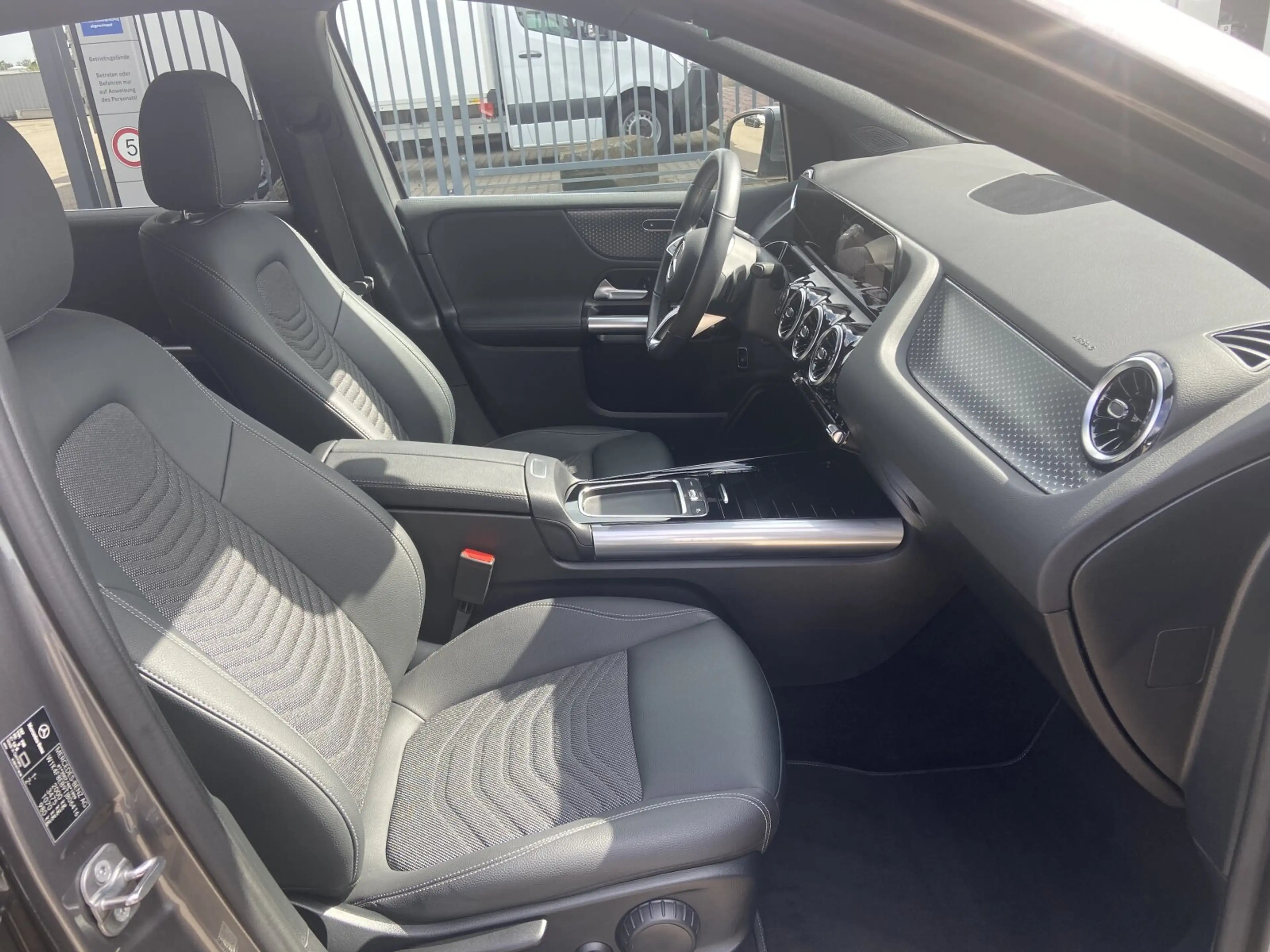 Mercedes-Benz B 180 B 180 Progressive+Advanced+Standheizung+CarPlay+ — photo 13
