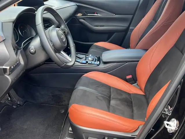 Mazda CX-30 view 3