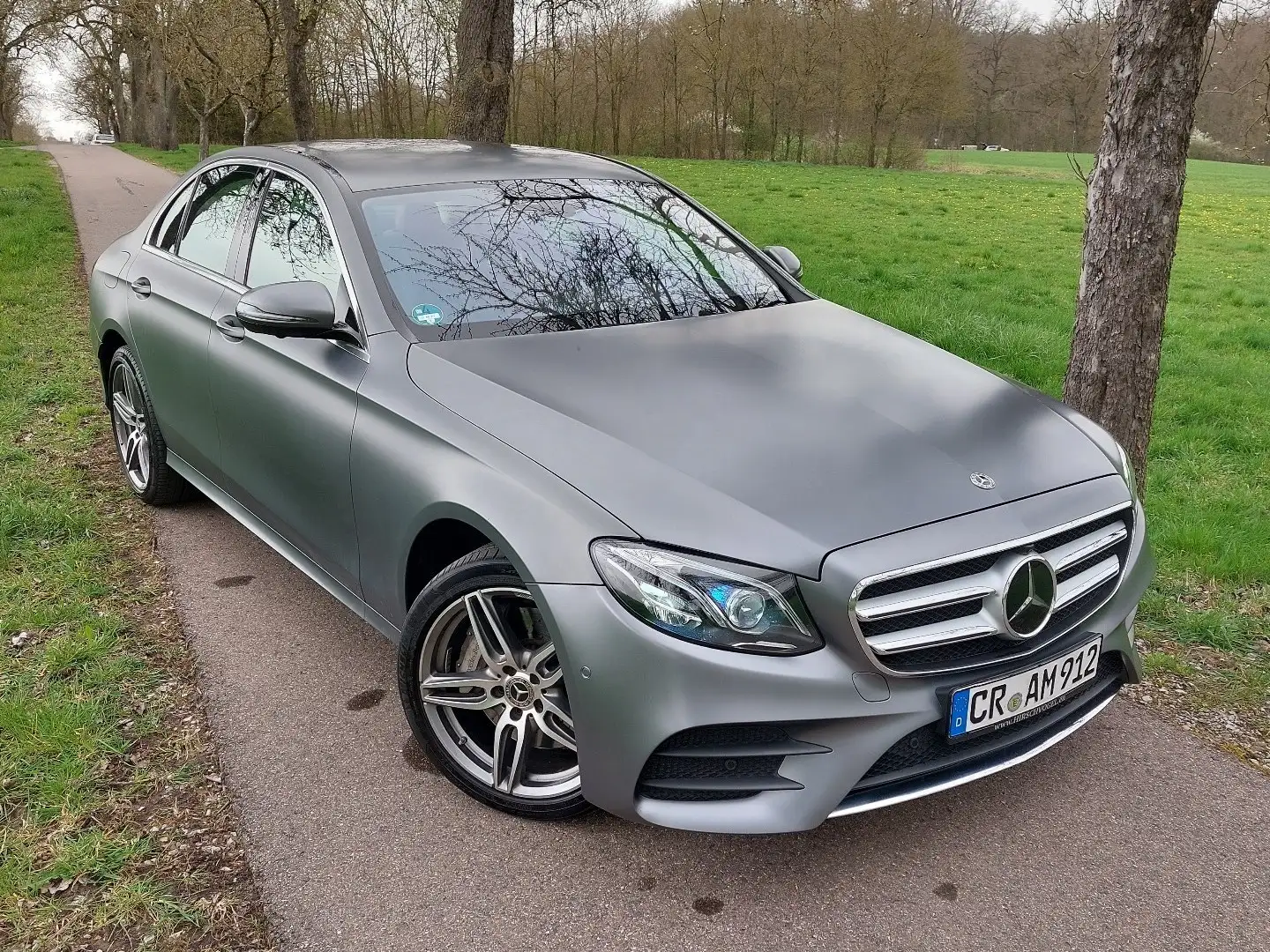 Mercedes-Benz E 350 E 350 9G-TRONIC AMG Line Grau - 1