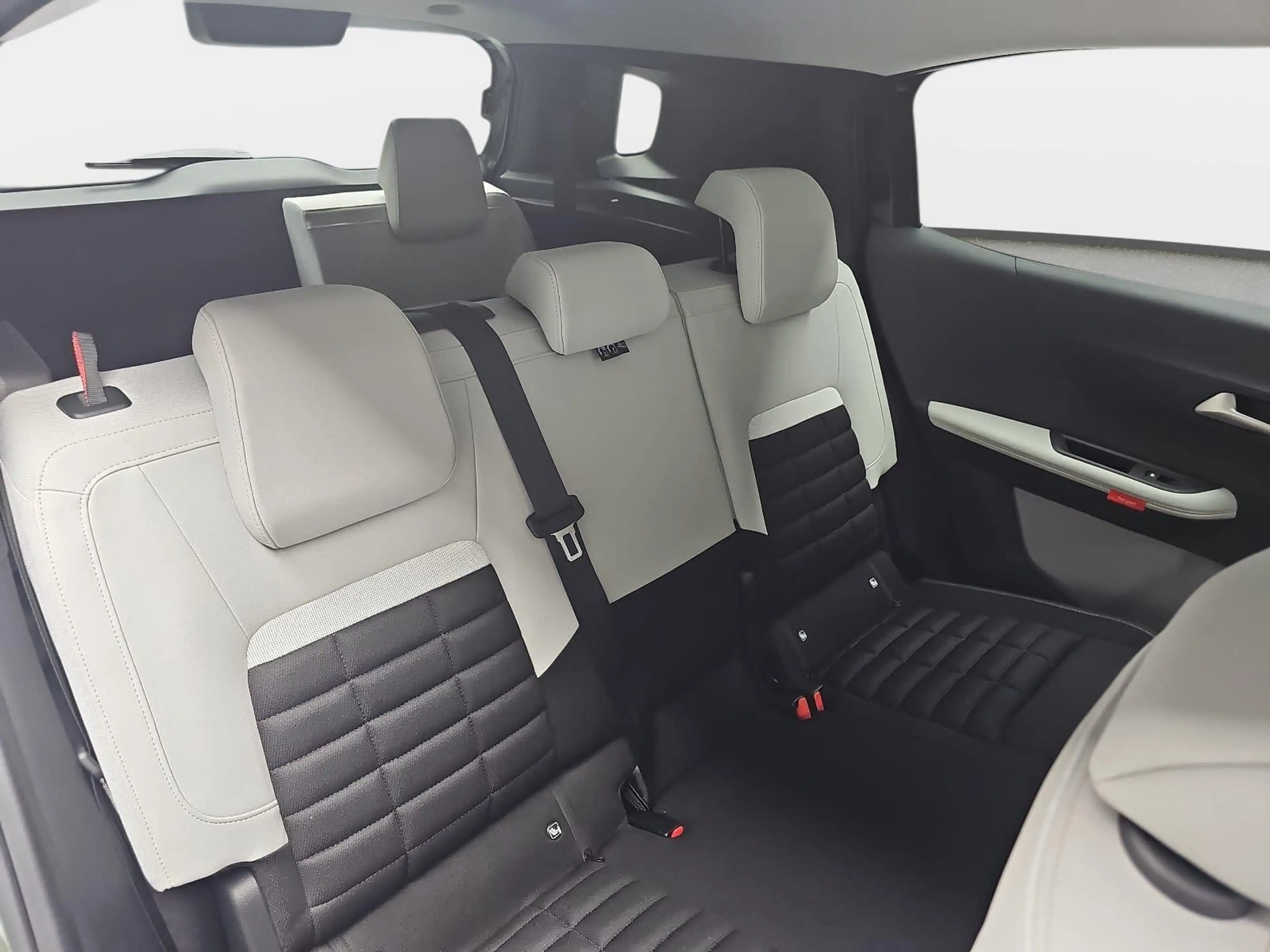 Citroen C3 Aircross C3 AIRCROSS 1.2 HYBRID 145 E-DCS6 PLUS 7-S — photo 19