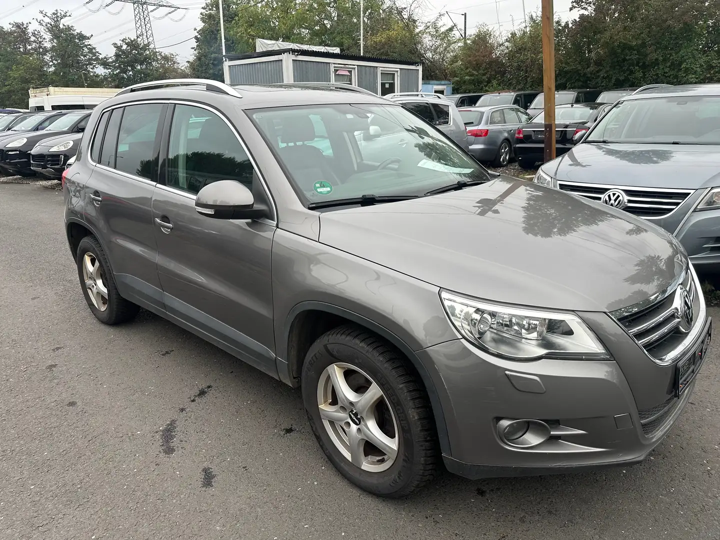 Volkswagen Tiguan HIGHLINE 4x4 2,0 TDI 170 PS VOLLAUSSTATUNG EURO 5 Grijs - 1